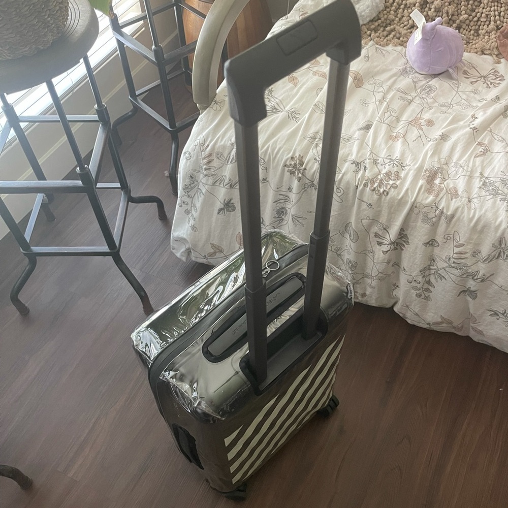 Off-White Suitcase - Picture 10 of 16
